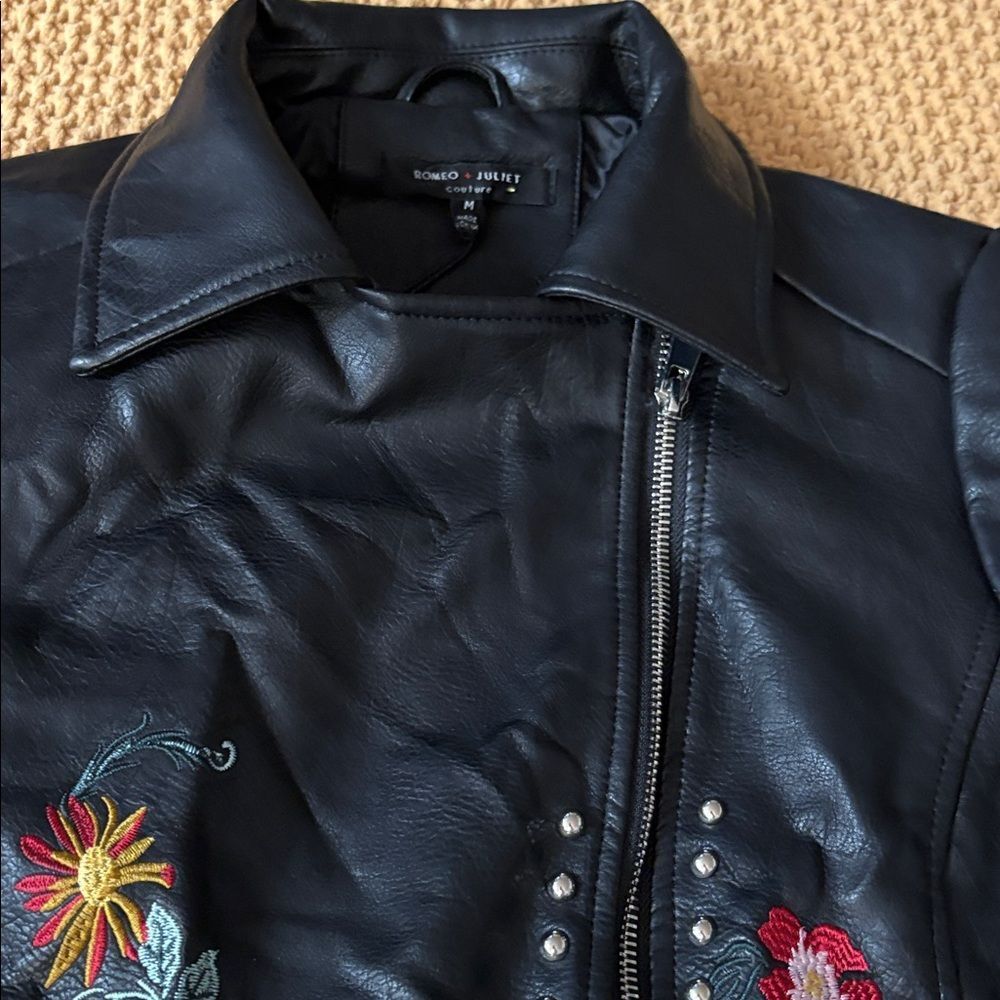 Romeo & Juliet Couture Black Vegan Leather Jacket with Floral Embroidery Size M - Picture 7 of 9